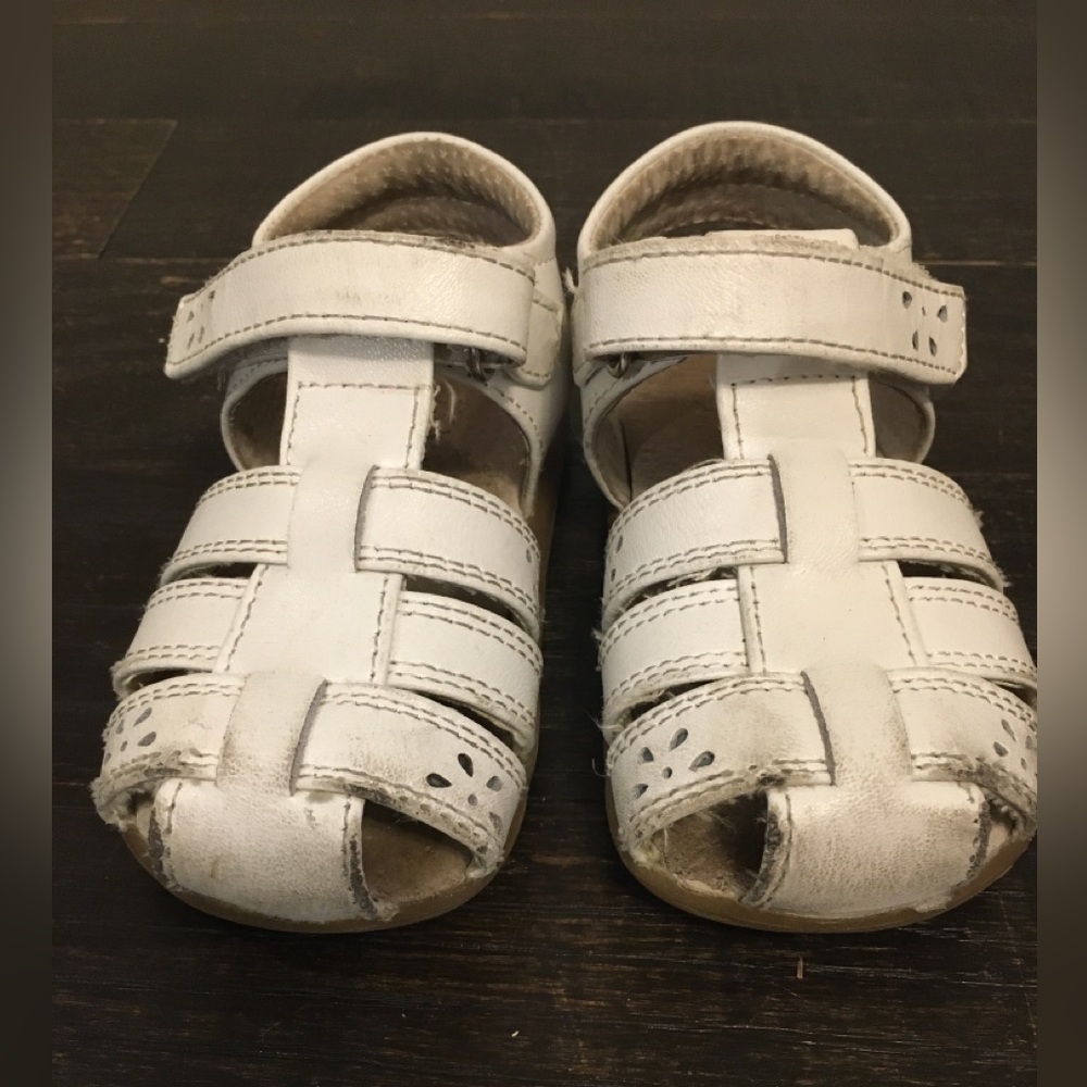 See Kai Run Toddler Girl Leather Sandals. Size- 6